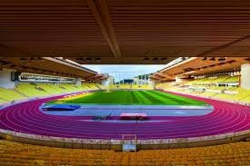 铃木一朗在 2004 年 10 月 1 日击出赛季第 258 支安打，正式超越乔治·席斯勒的历史纪录