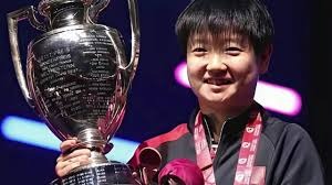 西班牙足协宣传反家暴：面对家庭暴力，直接出示红牌